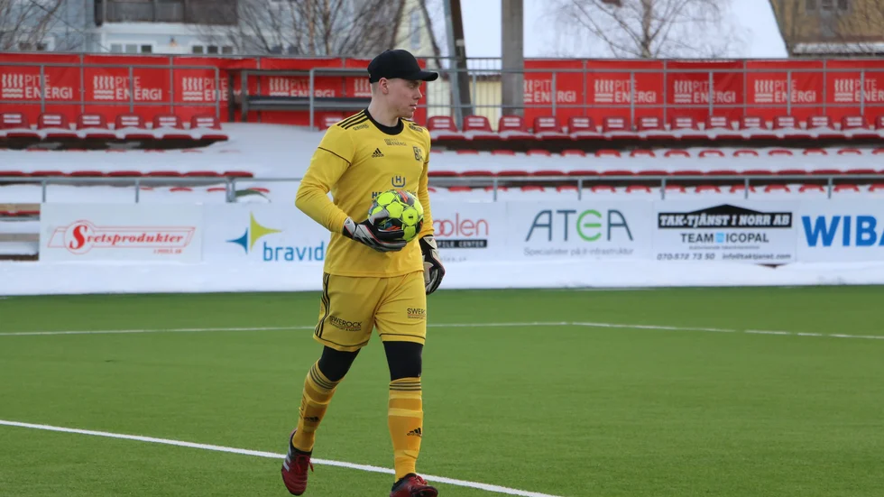 Johan Nyström kan ta upp MSSK till trean på lördag. Bilden är från en match ifjol med Storfors mot IFK Luleå (Arkivbild)
