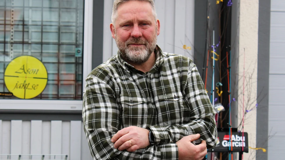 "Jag vill satsa nu när Astrid Lindgrens värld bygger nya ställplatser precis intill. Om några år har jag också Willys bakom ryggen och då blir det ännu mer folk i omlopp här", säger Håkan Andersson om beslutet att flytta jaktbutiken. 