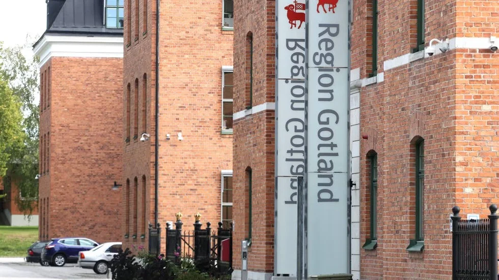 Sparkrav. Att driva de båda förvaltningarna kostar i dag runt 500 miljoner kronor per år och för att klara sparkraven måste kostnaden ner med 15 till 20 procent de närmaste tre åren.