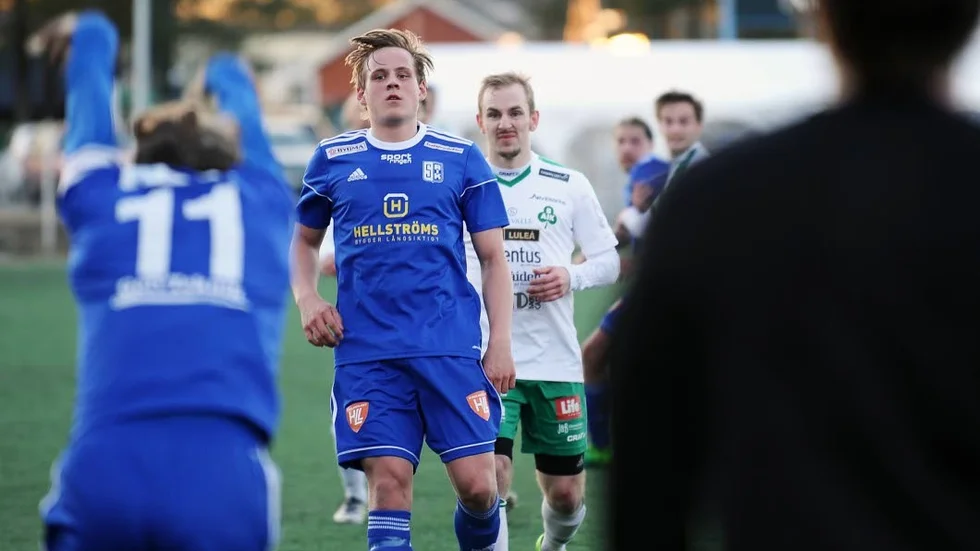 Filip Berglund, Storfors, reducerade till 1–3 och 2–3 mot Umeå Akademi. Längre än så kom dock inte Storfors trots stark slutforcering. (arkivbild)