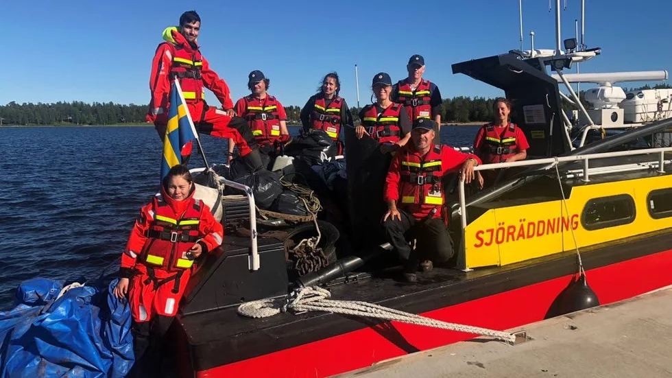 Deltagande sjöräddare är från vänster Felicia Brännholm, Mikael Alsafar, Håkan Lundberg, Ingela Fahlgren, Viktoria Bergmark, Anders Grahn, Johan Hedin och Carina Leinehed.