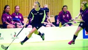 Foto: ANDERS LILJEGREN WIBK:s Camilla Wremerth flyger ifrån sina motståndare. Tre mål gjorde Camilla när det blev seger mot Ljungby.