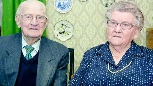 Foto: HANS BRANDIN Uno och Edit Bergström, Dämmkärr, Gamleby firar järnbröllop idag. De gifte sig för 70 år sedan.
