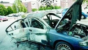 Totalt utbränd. Det återstår nästan bara ett stålskelet av bilen.
FOTO: ANDREAS SKOGH
