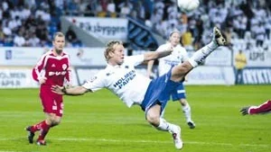 Tung kväll. Det var inte mycket som gick IFK:s väg i derbyt mot Åtvidaberg. Skador, utvisning och en missad straff var ingredienserna när gästerna besegrade IFK med 2-0.
FOTO: NICLAS SANDBERG