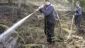Branden på daghemmet Portlåset i Hageby började i vinkeln mot gården till det L-formade huset och spred sig över byggnaden längs den eldfängda takkonstruktionen. På taket hittades sprejat klotter.
FOTO: JANNE FORSBY