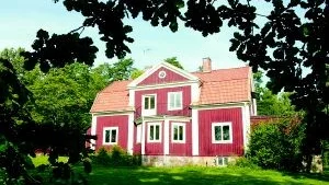 I dagarna flyttar nya hyresgäster in i den gamla komministergården - trots att köpet tvistas i Regeringsrätten.
FOTO: NICLAS SANDBERG