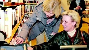 Eivor Silander och Katarina Wallin hittade sitt eget postfack när postcenter höll öppet hus.
FOTO: TITTI OLOVSSON