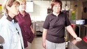 Vi känner oss bittra och besvikna på det avtal som skrevs i onsdags. Nu kan vi bara hoppas på avtalet med kommunen, det lokala, konstaterar Anette Nilsson, Anita Pettersson och Monica Lundström.
FOTO: ANITA KJELLBERG