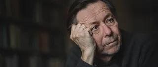 Filosof på flykt plågas av sin prostata och samhällets idioti i Steve Sem-Sandbergs nya bok
