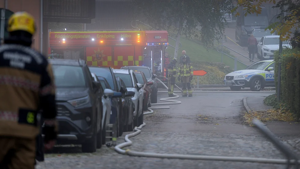 Valet att dra slag fram till branden berodde inte på att brandbilen var för bred för gatan.