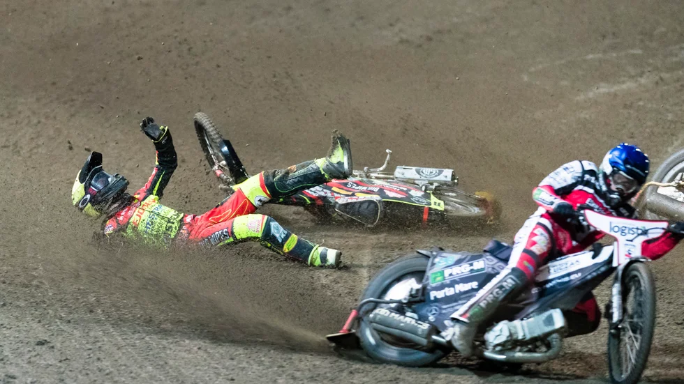 Mathias Thörnblom kraschade i sitt andra heat och fick efter det könsord riktade mot sig, enligt Lejonens lagledare Anders Fröjd.