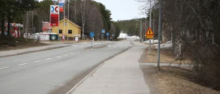 Hastighet på väg sänktes i somras men nya skyltar saknas ännu: ”Kommer påbörjas vecka 42”