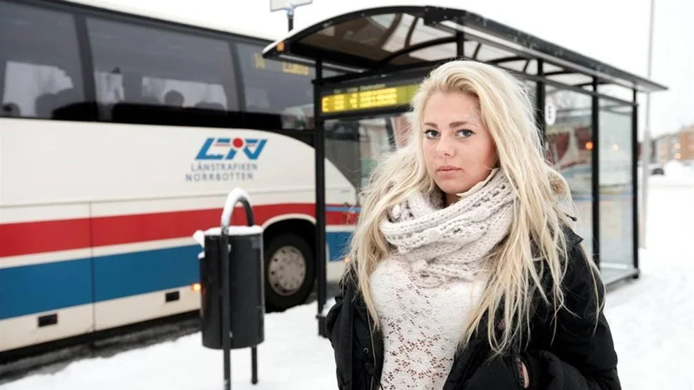 Moa Ahlgren Brynolfsson (bilden) och kompisen Emelie Åström gjorde under hösten klart med praktik i Spanien. Men nu stoppar rektorn tjejernas dröm, trots att skolan gör reklam för utlandspraktik.