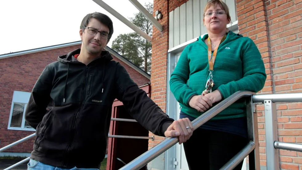 Vidselslärarna Joakim Josefsson och Linda Hedlin är besvikna på den dåliga dialogen från kommunledningen. ”Det är inte så kul att vakna upp och se att ens arbetsplats kan vara i fara i tidningen innan man hört det någon annanstans”, säger Linda Hedlin.