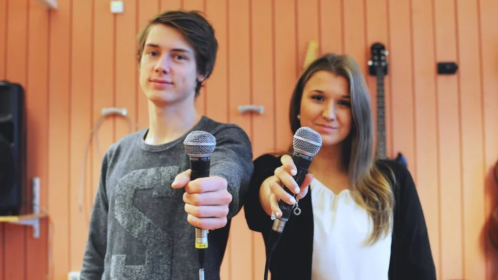 Arvid Marklund och Frida Lagerskog är två av de som kommer medverka på välgörenhetskonserten "Medmänniska". De kommer båda att sjunga i varsin akt, i Christinasalen den 15 oktober.