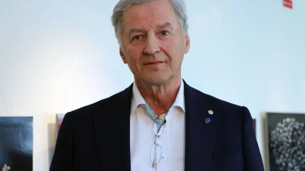 23  maj lägger regionrådet Nils - Olov Lindfors tillsammans med Moderaterna och Norrbottens sjukvårdsparti fram ett konkret förslag om var det ska sparas.