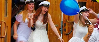 Regnet bedarrade när de tog studenten