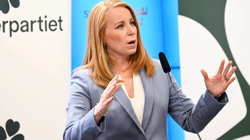 Centerpartiets partiledare Annie Lööf (C) presenterar partiets agenda för nästa regering vid en pressträff i riksdagens presscenter.