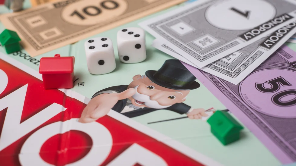 "Medan Wallenbergs var med och byggde landet är skapar dagens kapitalister skapar sina förmögenheter huvudsakligen inom fastighets- och aktiebranschen. Monopolpengar om vi ser till vilken samhällsnytta de gör", skriver Andreas Hoffsten.