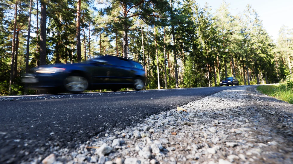 Den 65-åring som åtalats misstänkt för vårdslöshet i trafik frias nu i rätten. Han somnade, men var inte trött.