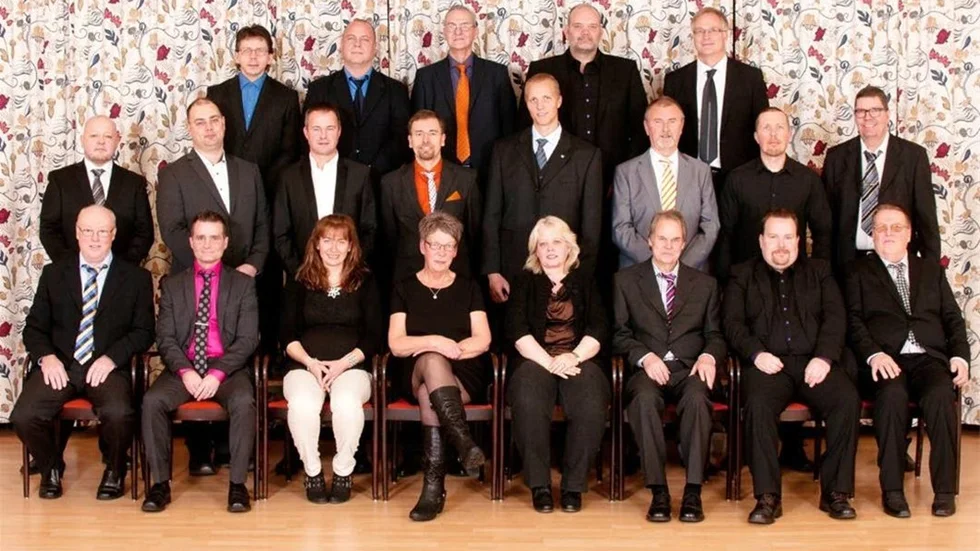 Översta raden från vänster: Henrik Andersson, Zoran Gacov, Leif Ganfalk, Peter Abrahamsson och Henrik Larsson.
Mellanraden från vänster: Kaj Tuohimaa, Andreas Bergström, Jan Wallin, Patrik Sivesson, Albin Pettersson, Björn Ericksson, Patrik Grönlund och Pauli Franck. 
Sittande från vänster: Roger Gomander, Stefan Johansson, Yesica Thörnblom, Anne-Mari Siegers, Marianne Gustavsson, Elving Johansson, Lars Benngård och Reine Joelsson.