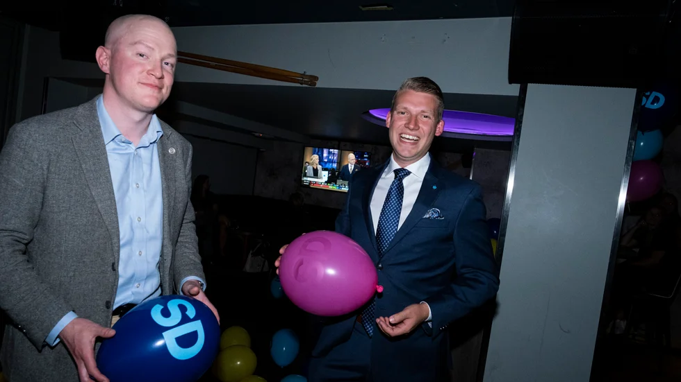 Glada miner hos Jonas Andersson och Chris Dahlqvist och resten av Sverigedemokraterna på söndagskvällen. 