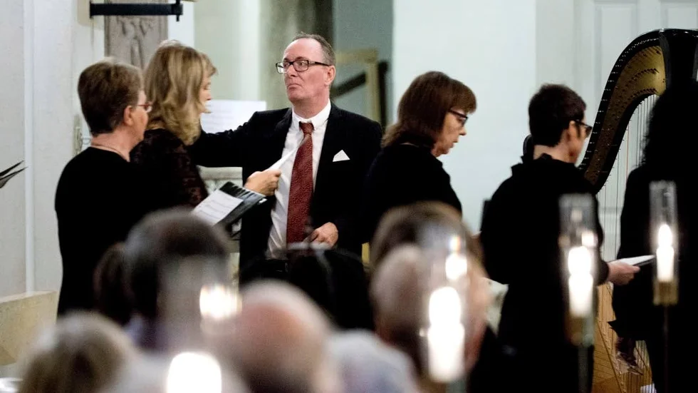 Erik Westberg bland sångarna i vokalensemblen under 20-årsjubileumet i Öjebyns kyrka förra året.