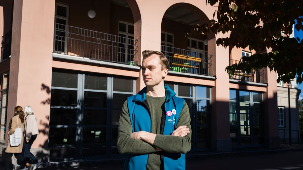 Kristian Hjertén, ordförande för Vårdförbundet i Uppsala, säger att det är arbetsgivarens ansvar att bemanna vården så att patientsäkerheten inte är beroende av att personalen arbetar övertid.