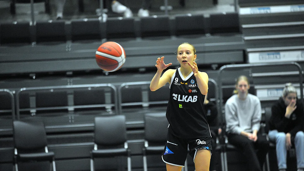 Elle Johansson stod för 17 poäng när Luleå Basket Ungdom vann mot Norrort på bortaplan under söndagen.