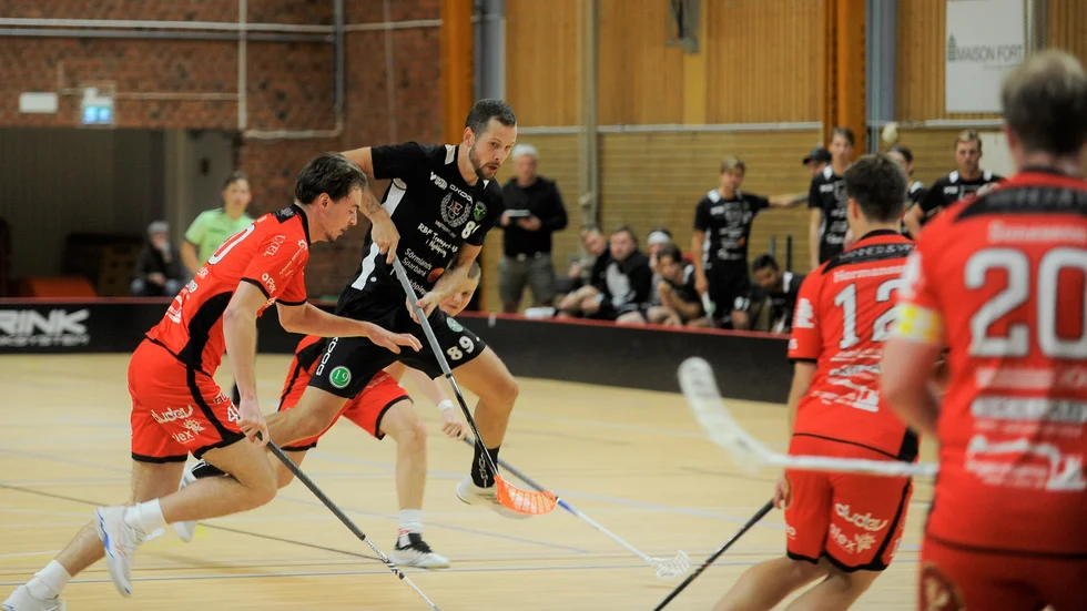 Jesper Engström gav Solfjäderstadens försvar fullt upp matchen igenom. Fem poäng, gjorde nyförvärvet i premiären.