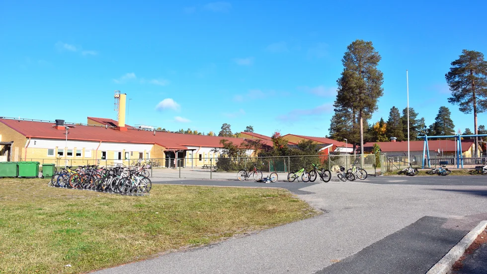 Djuptjärnsskolan har renoverats och när skolan började igen efter sommarlovet kunde barnen återvända dit.