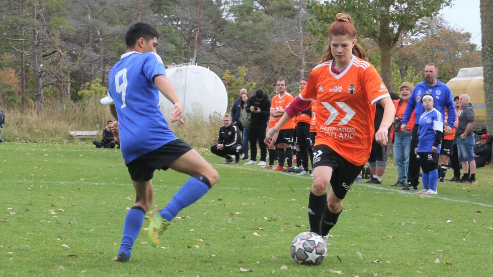 Gute Uniteds Lina Grönlund var stekhet när säsongens sista sammandrag avgjordes i Rävhagen. Totalt blev det sju mål på fyra matcher för henne.