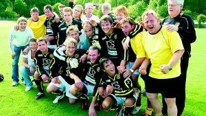 Trots att fyra omgångar återstår av divisioin 4 Östra säkrade Smedby seriesegern i lördags. Inte undra på att det jublades på Smedby IP.
Foto: Anita Kjellberg (011-200 462)
anita.kjellberg@folkbladet.se