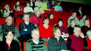 Al Gores film lockade närmare 100 finspångsbor till Folkets Hus under onsdagskvällen. Ingen av dem verkade avskräckas av en obekväm sanning. Foto: Magnus Petersson