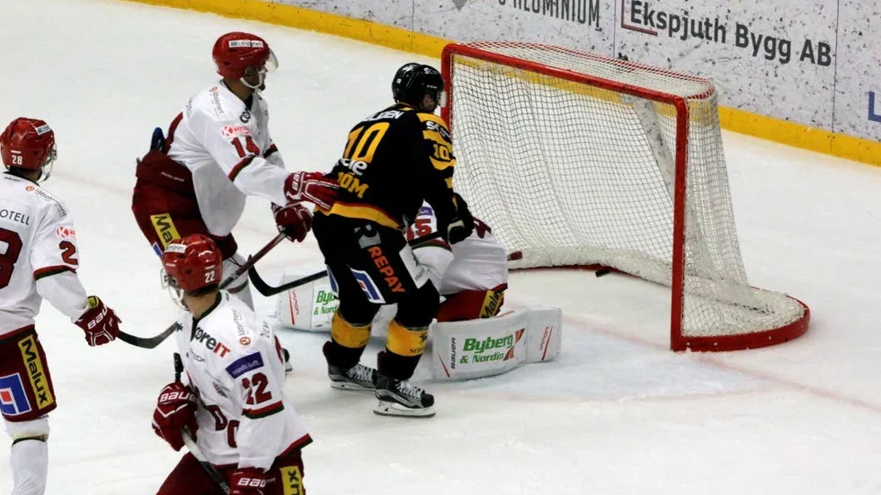 MATCH. Matchen mellan Skellefteå AIK och Modo i LF Arena tycker insändarskribenten att PT-sport prioriterade fel.
