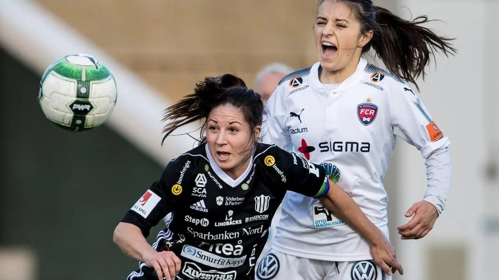 PREMIÄR. Piteå IF och lagkaptenen Josefin Johansson ställs mot nykomlingen Växjö i damallsvenskans premiär 15 april 2018.