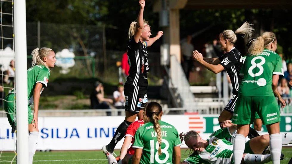 Ellen Löfqvist, lagkapten i Piteå, är en av sex spelare från klubben som ska representera U23-landslaget.