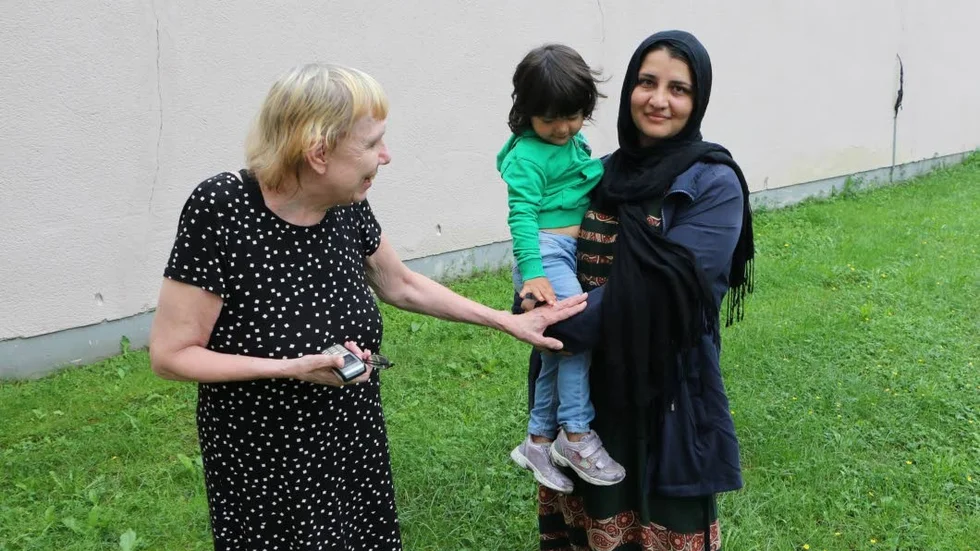 Flytten blev inte fullt så dramatisk som de befarade. Efter att Aisha Ahmadi fått beskedet att hon  och dottern får en egen lägenhet var hon rätt nöjd, även om det är tråkigt att flytta ifrån en vän.