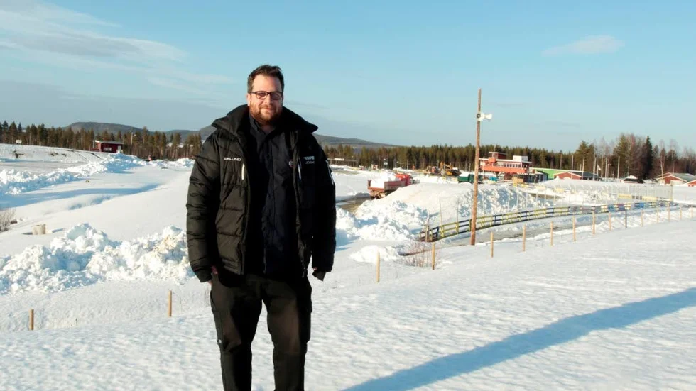 Tobias Eklund utlovar folkfest på Högheden på lördag. Läktaren ska pistas, mat- och drycktält ska slås upp och arrangören hoppas på fler än 3 000 i publiken.
