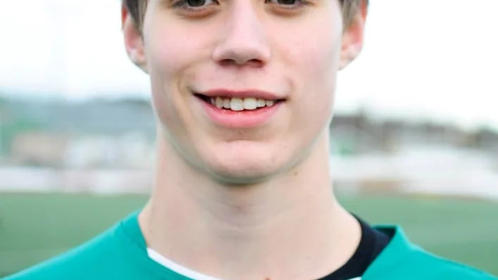 Jonatan Holmqvist gav Älvsbyn ledningen i andra minuten.