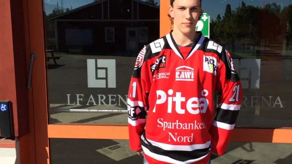 KONTRAKT. Junioren William Wirtoft får chansen i Piteå Hockeys A-trupp.