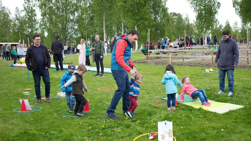 Rörelsebanan för de yngre besökarna var ett roligt inslag  såväl för små som stora.