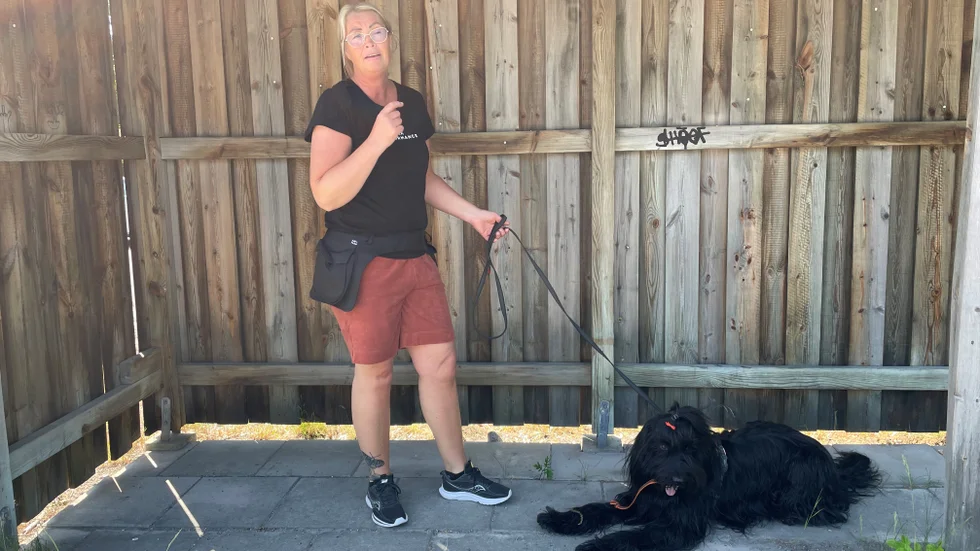 Monica Gustavsson och briardtiken Estella gillar nosework, som är sveriges snabbast växande hundsport. 