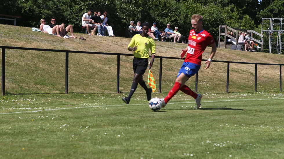 Nils Bentzer var en av de framstående spelarna i Boren. Han blev också målskytt efter passning från matchens gigant, Gabi Morad.