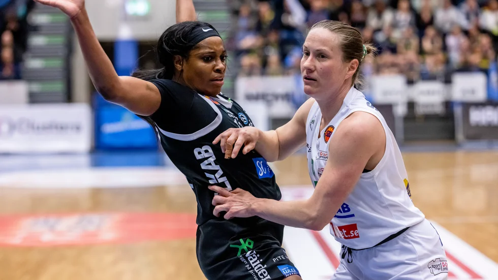 Bria Goss och Elin Eldebrink hade sina dueller under matchen.