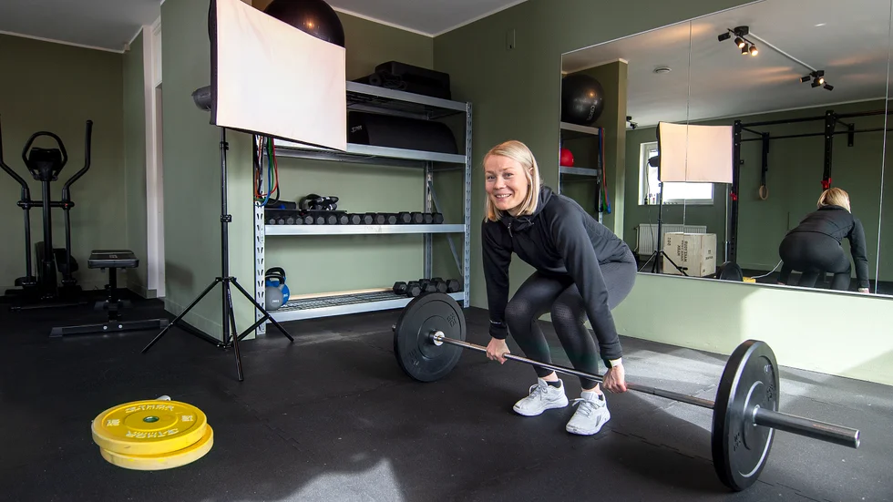 Träningen hjälpte 33-åriga småbarnsmamman och PT:n Madelene Sandén att komma tillbaka efter de två svåra olyckorna. Nu har hon dessutom öppnat ett eget gym i Korpilombolo.