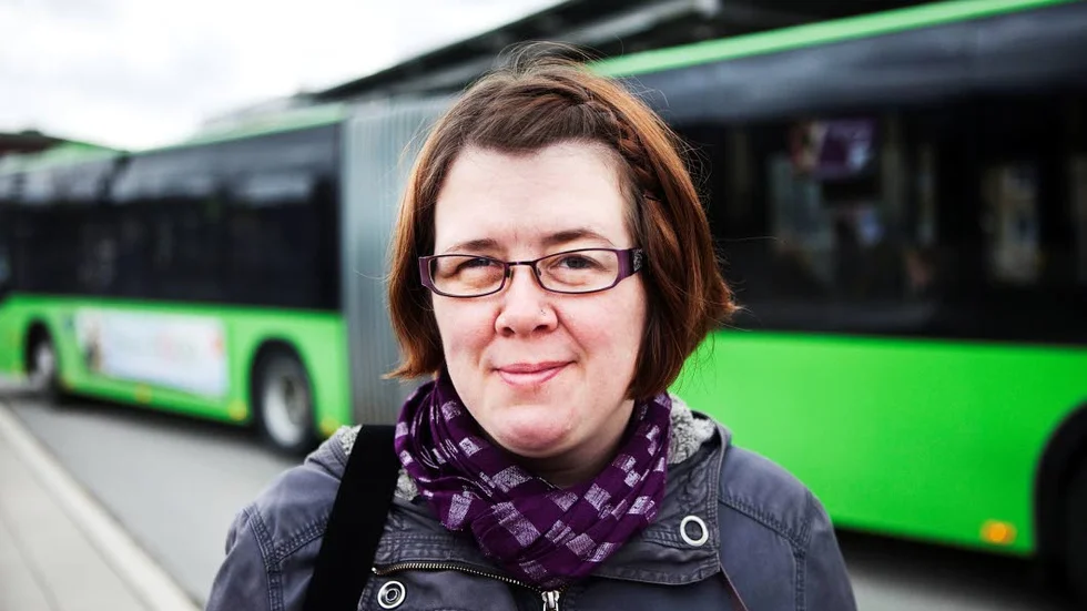 Ordförande. Jenny Normark Momquist leder Alla åldrars scen i Tierp.