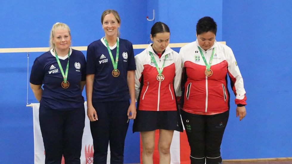 Elin Schwartz & Evelina Carlsson inledde bordtennisens medaljdubbel med ett brons i damernas dubbelturnering.