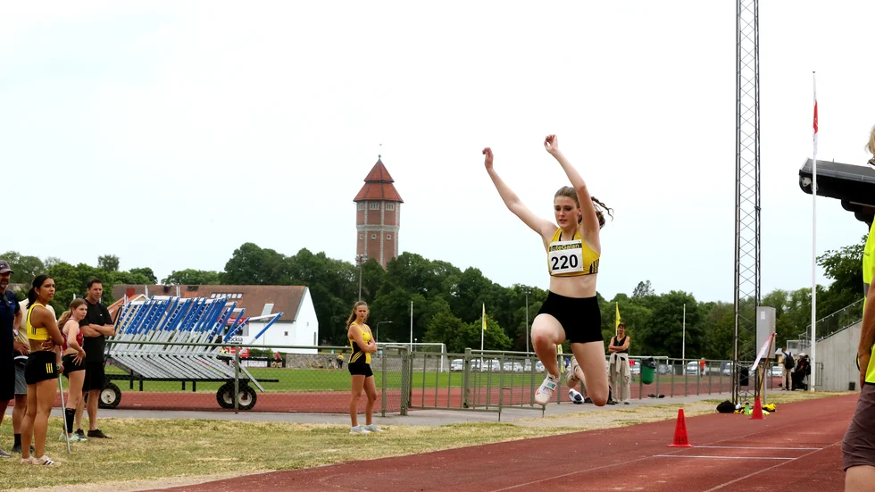 Hilda Östergren flyger fram mot segern.